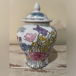 Vintage Chinese Temple Jar